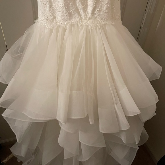 Alfred Angelo gown and veil - Picture 4 of 8